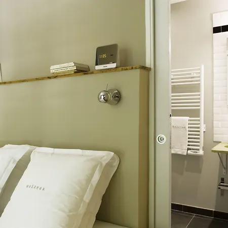 Helzear Montparnasse By Esteem Hotel