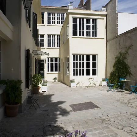 Suites&hôtel Helzear Montparnasse Hotel 4*